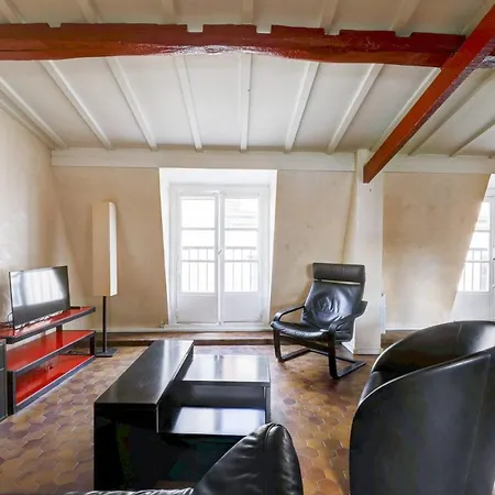 Latin Quarter Duplex Apartment *