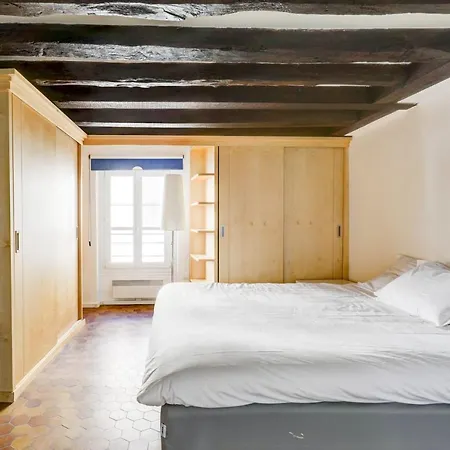 Latin Quarter Duplex Apartment *
